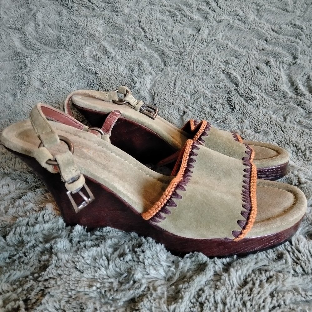 AEROSOLES LODGE SUEDE SANDALS SZ 6.5